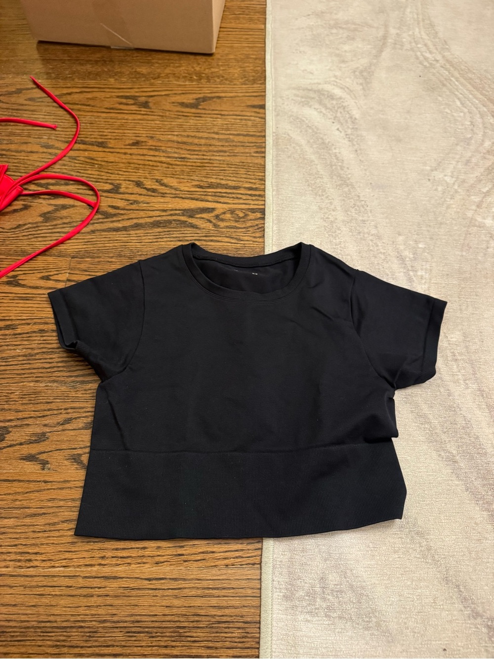 OFFLINE By Aerie Sidewalk Seamless short Sleeve Cropped T- shirt black